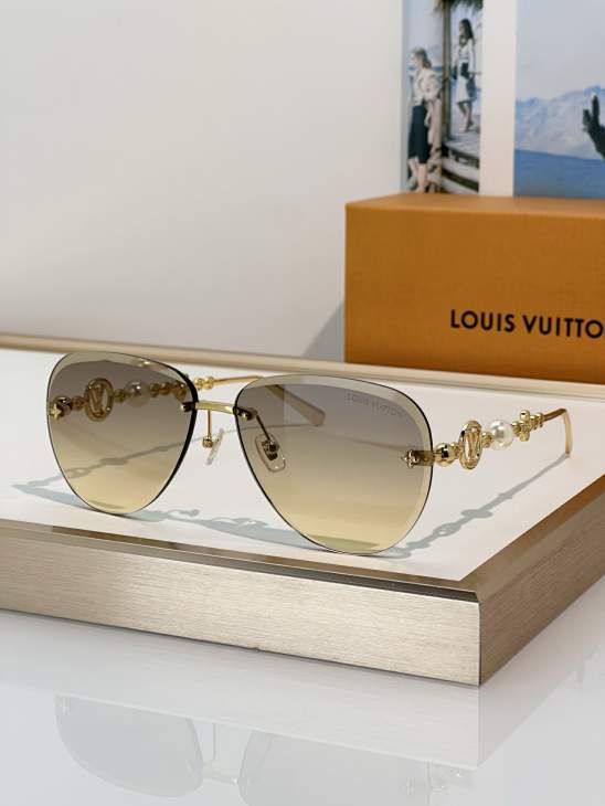 Picture of Louis Vuitton Sunglasses _SKUfw81854760fw